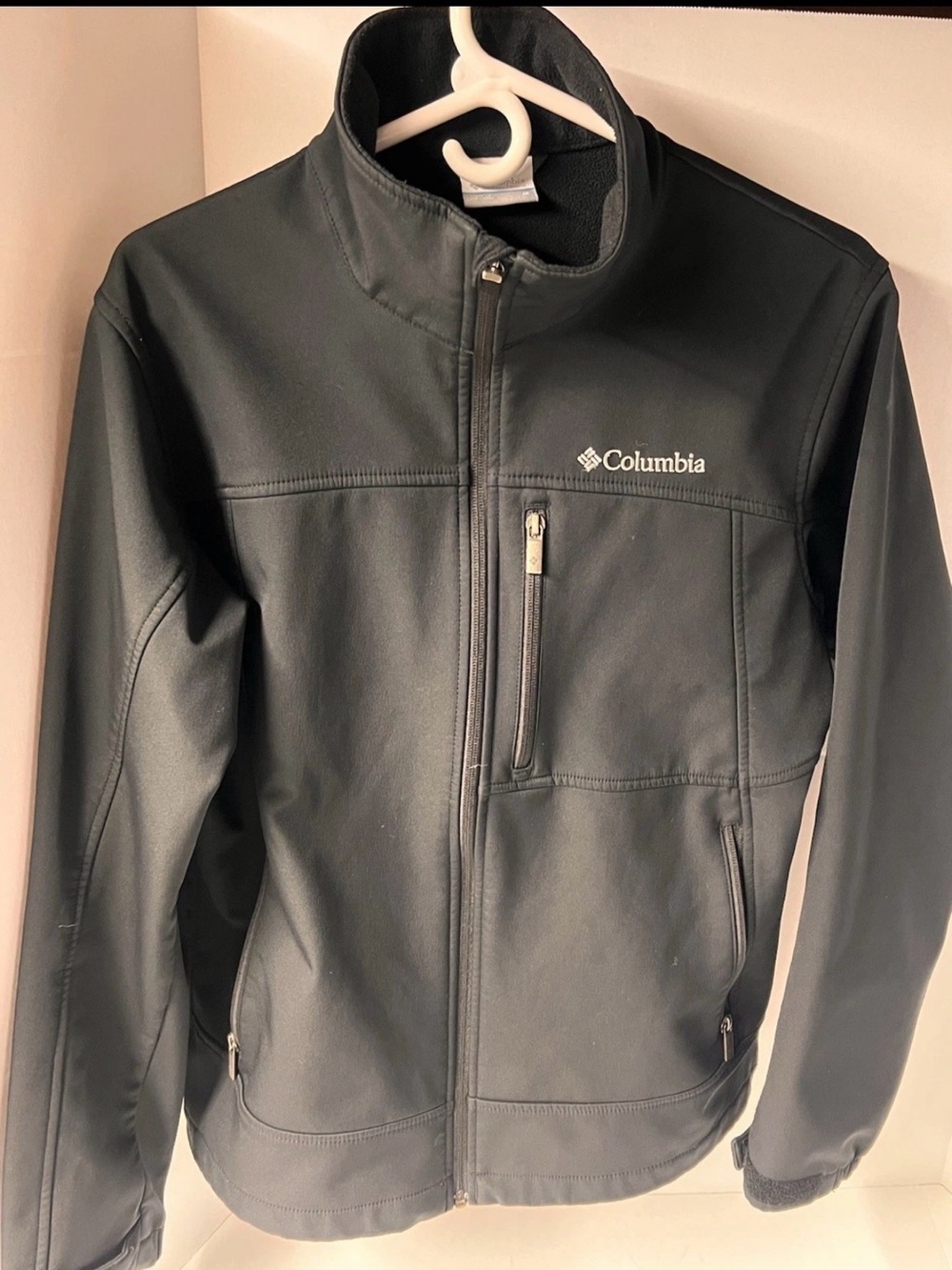Columbia Men's Black Softshell Jacket Medium